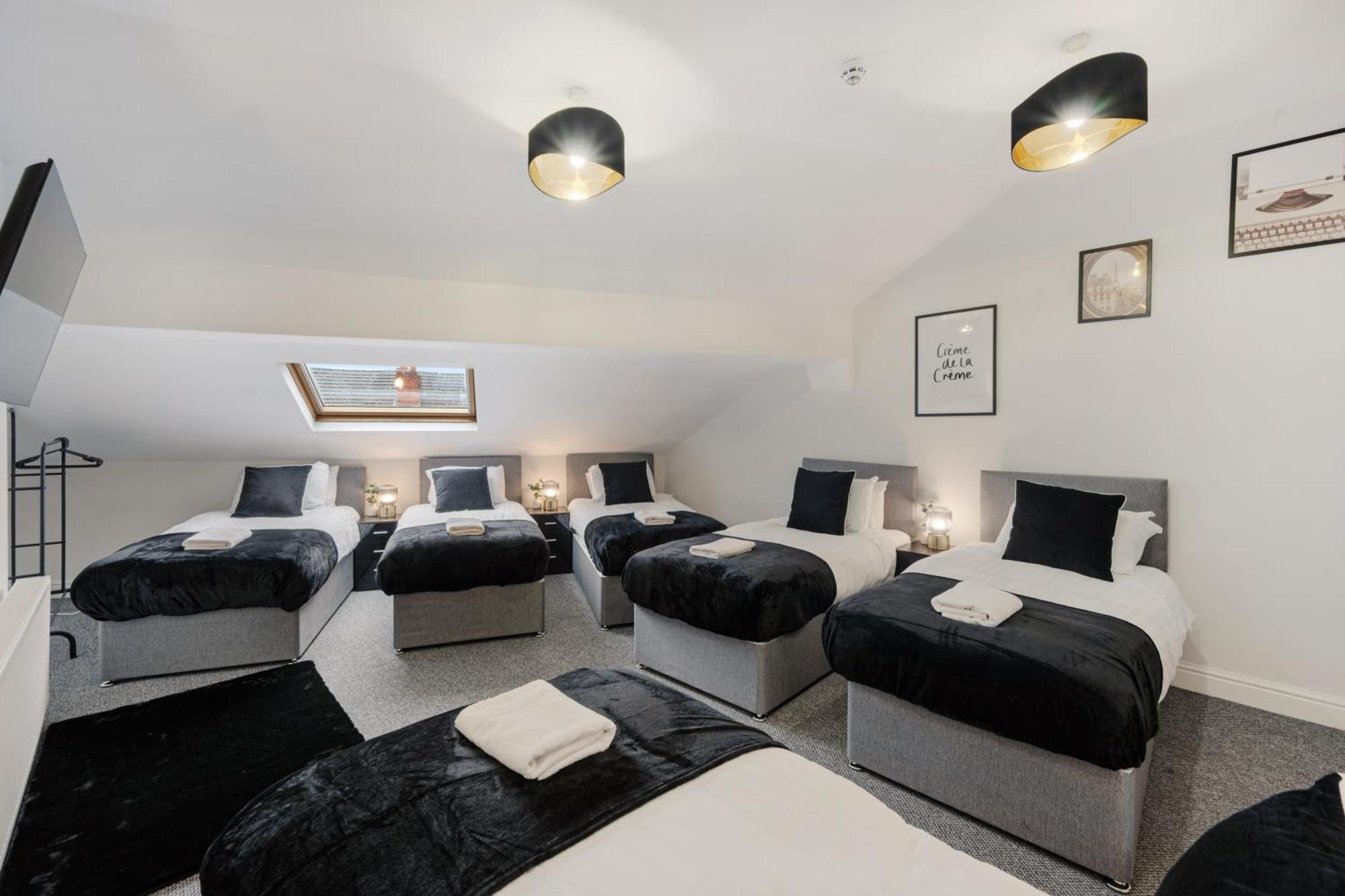 Air Host & Stay - Anfield Cosy Stays, Sleeps 14 リヴァプール エクステリア 写真