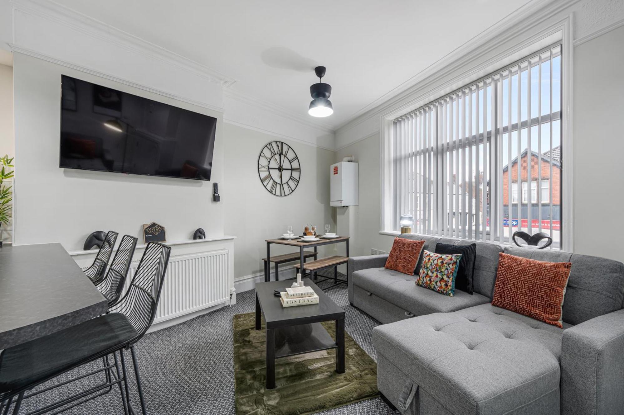 Anfield Cosy Stays - Air Host & Stay - Sleeps 14 リヴァプール エクステリア 写真