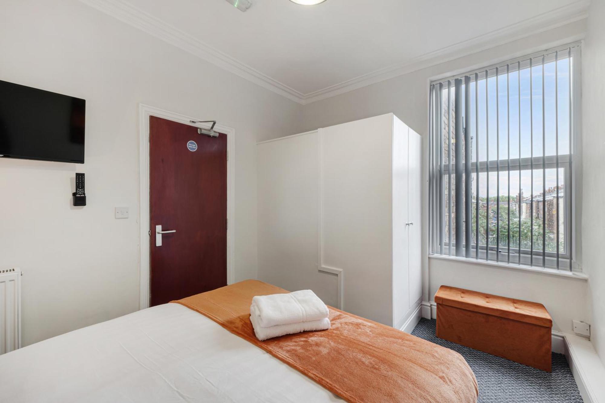 Anfield Cosy Stays - Air Host & Stay - Sleeps 14 リヴァプール エクステリア 写真