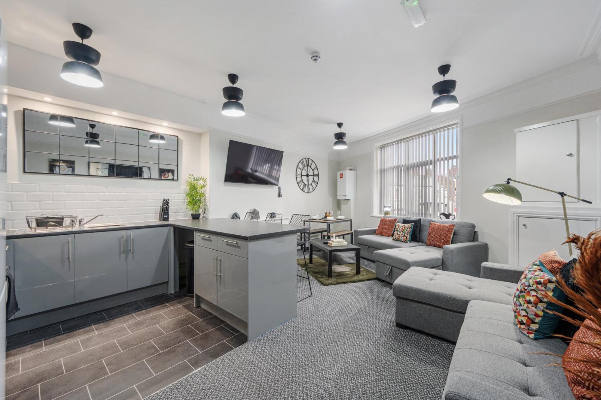 Anfield Cosy Stays - Air Host & Stay - Sleeps 14 リヴァプール エクステリア 写真
