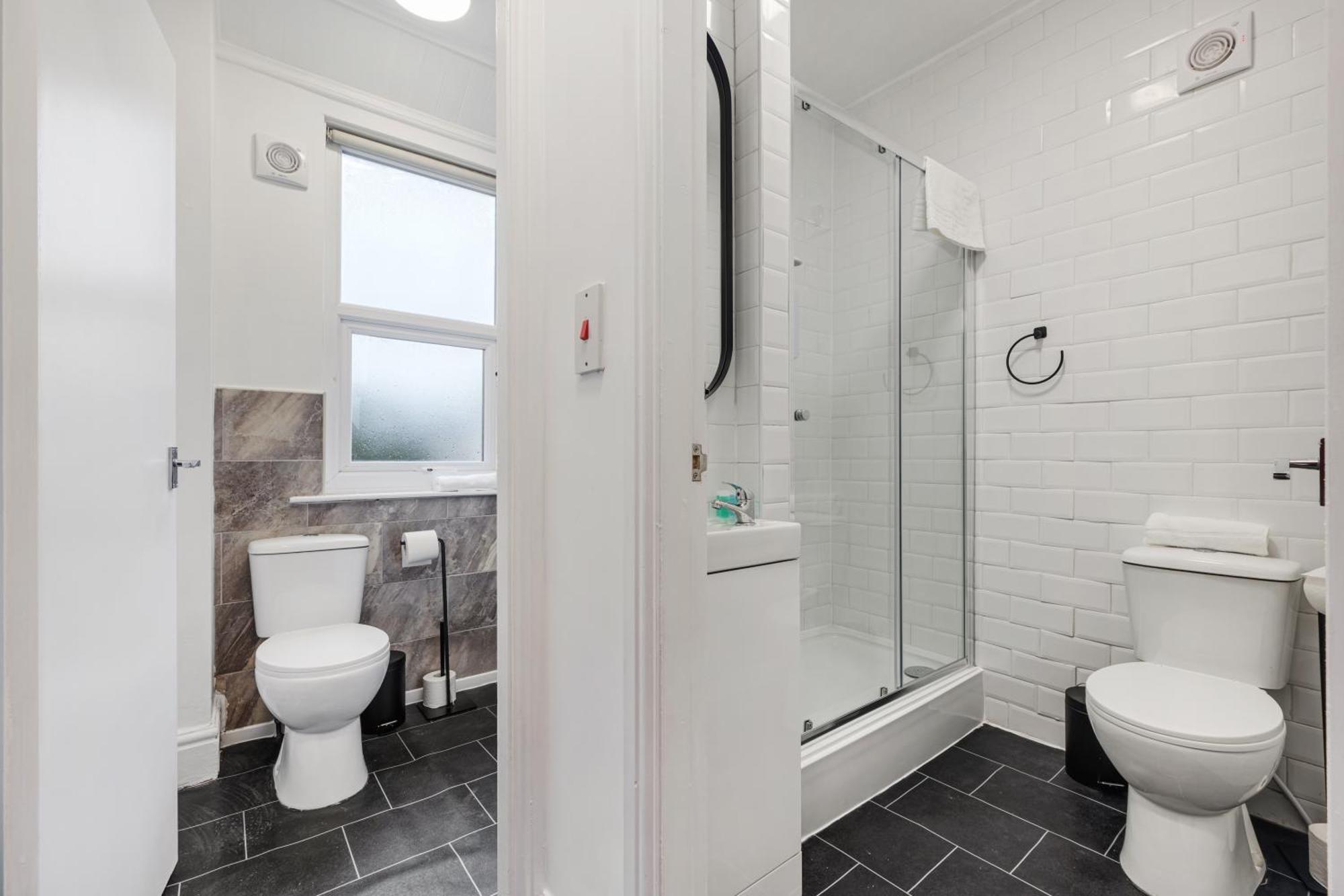Anfield Cosy Stays - Air Host & Stay - Sleeps 14 リヴァプール エクステリア 写真