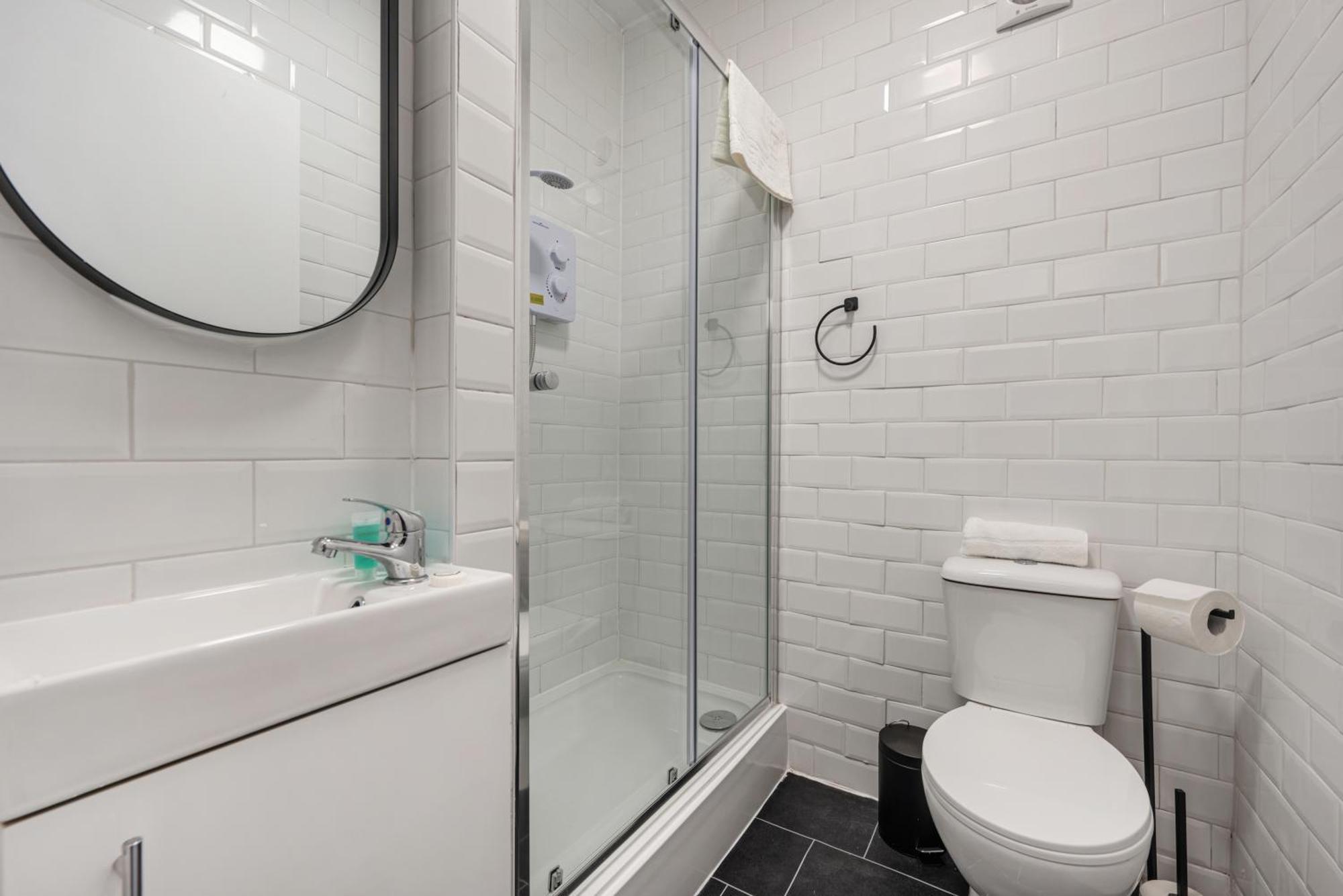 Anfield Cosy Stays - Air Host & Stay - Sleeps 14 リヴァプール エクステリア 写真