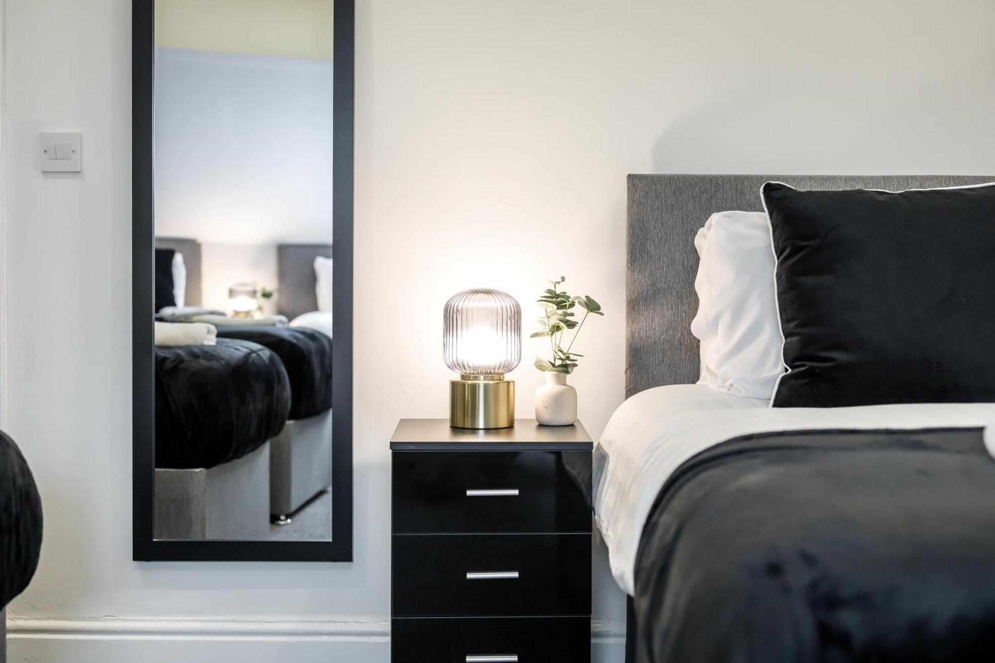 Anfield Cosy Stays - Air Host & Stay - Sleeps 14 リヴァプール エクステリア 写真