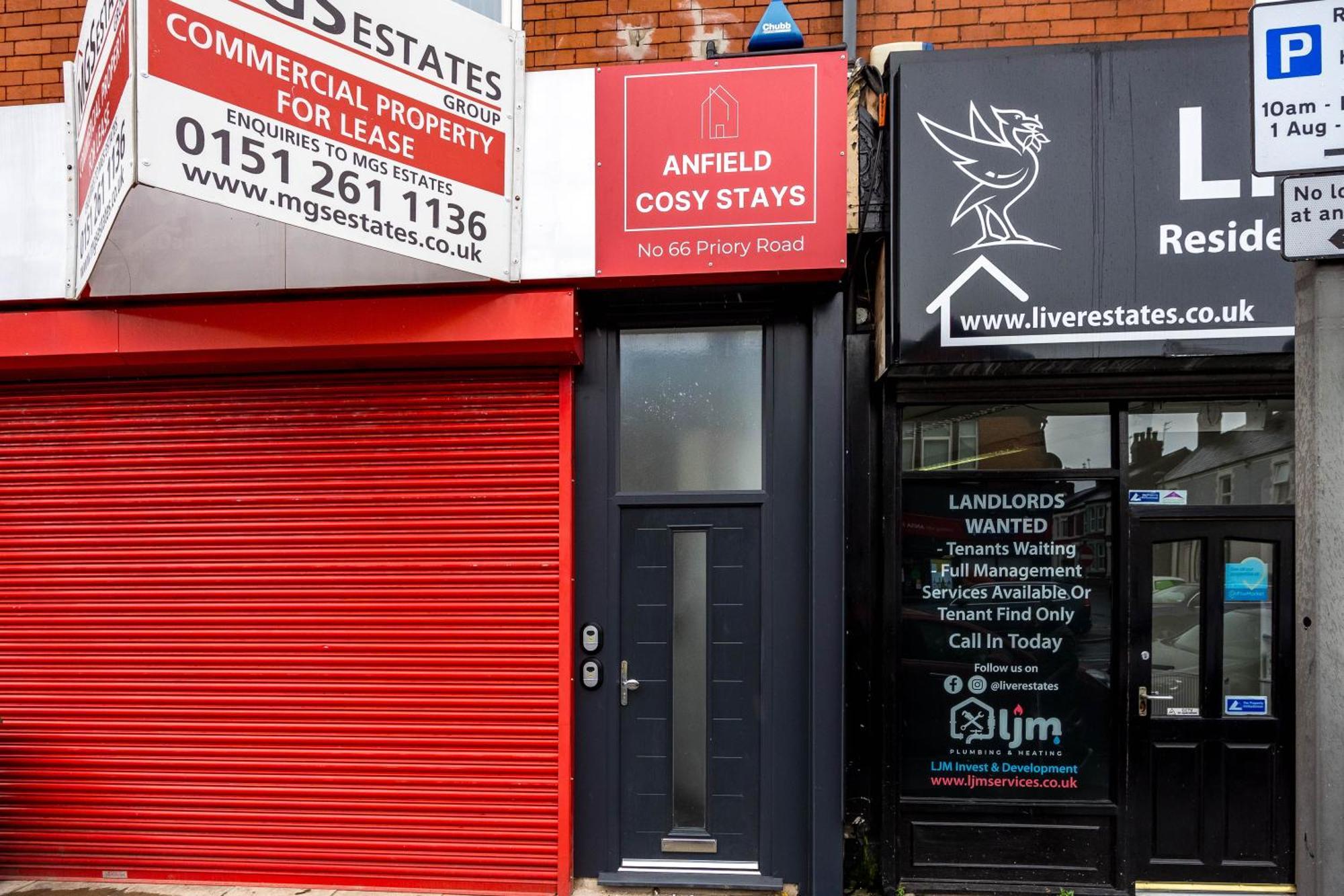Anfield Cosy Stays - Air Host & Stay - Sleeps 14 リヴァプール エクステリア 写真
